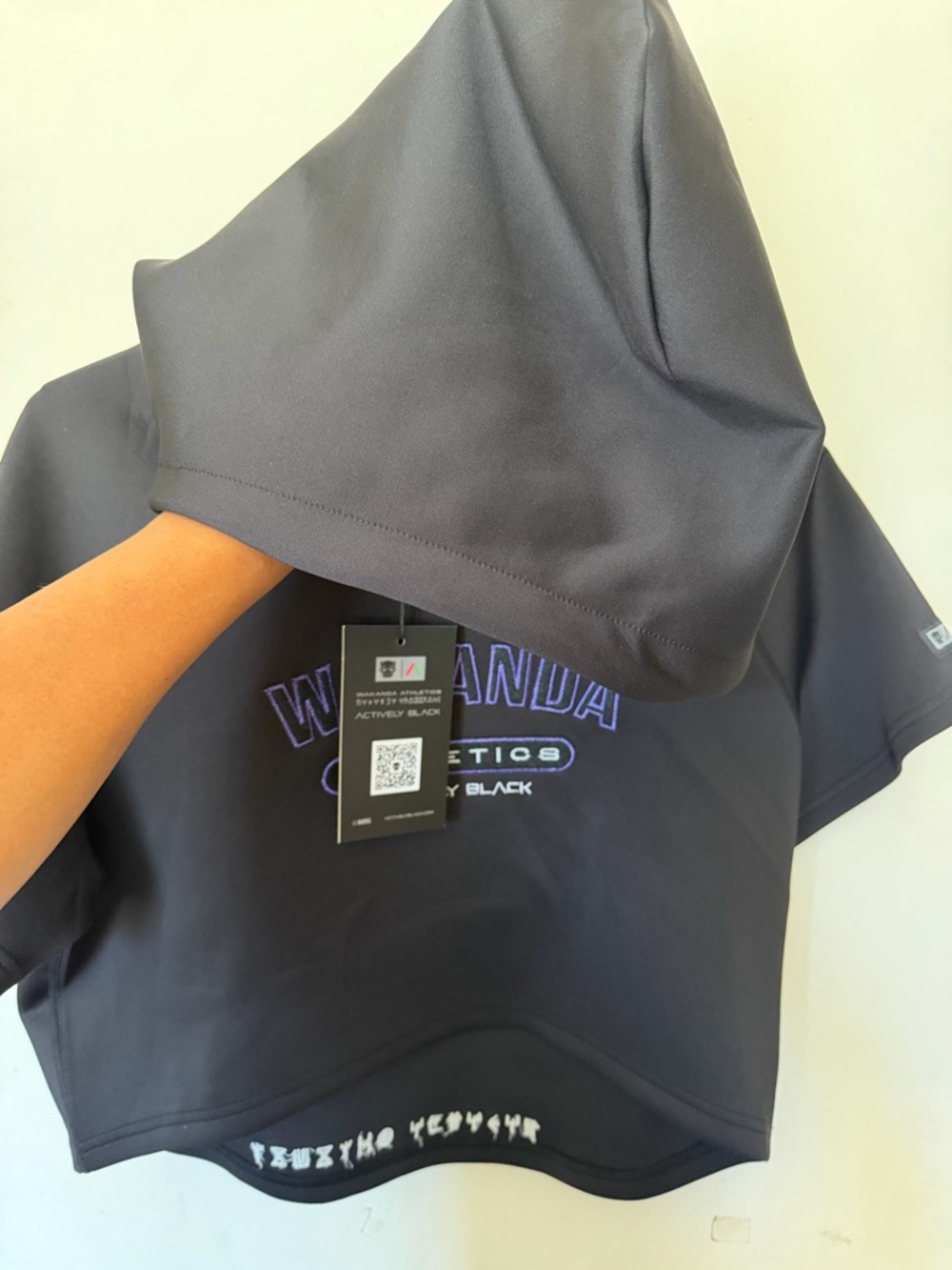 “Actively Black Wakanda Athletics Cropped Hoodie NWT Marvel Black Panther - Picture 4 of 10